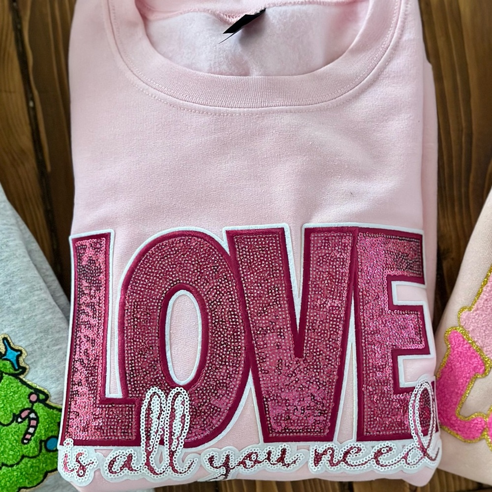 Pink Sweater sequin “Love is all you need”